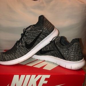 Nike Size 10 Free run Flyknit